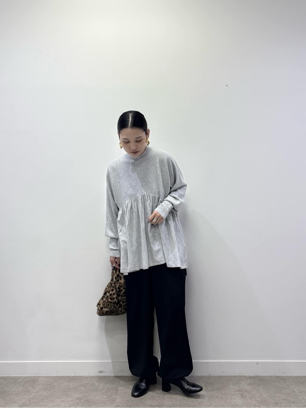 ayanoさんの「INDIVI｜【再入荷】ペプラムハイネックニット」を使ったコーディネート