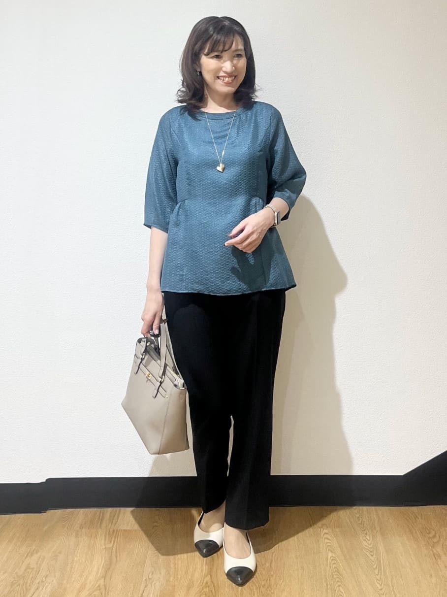 ayaさんの「Reflect｜【すっきり見え！長め丈】ペプラムデザインシアーブラウス」を使ったコーディネート