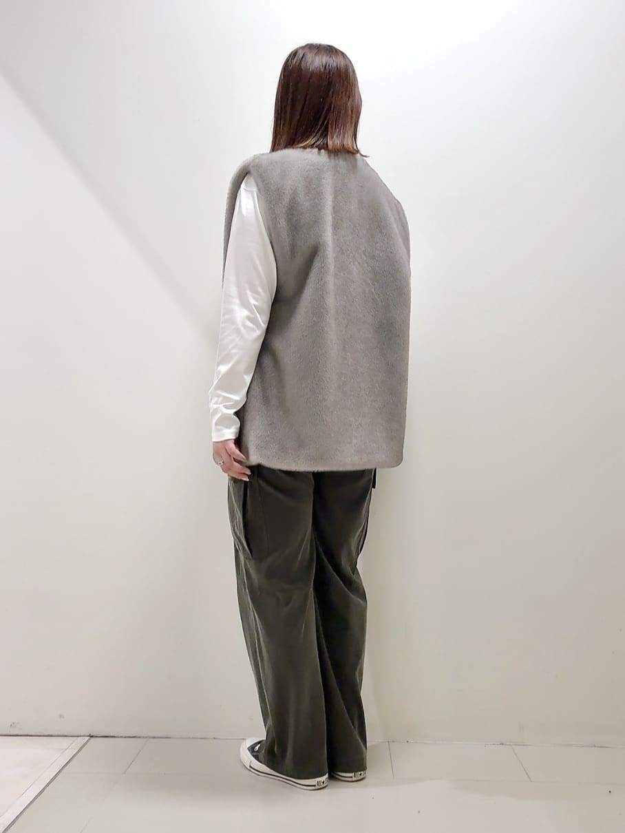 YUIさんの「UNTITLED｜【トレンド/ジレ】フェイクファーベスト」を使ったコーディネート