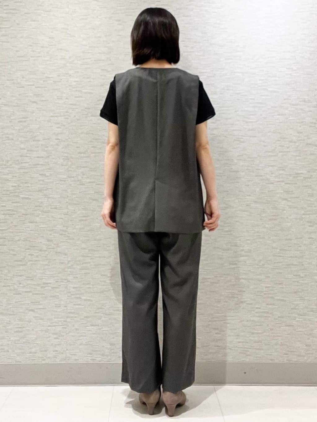 marikoさんの「Reflect｜【ウエスト総ゴム／セットアップ／単品使いOK◎】ベスト＋ストレートパンツセット」を使ったコーディネート