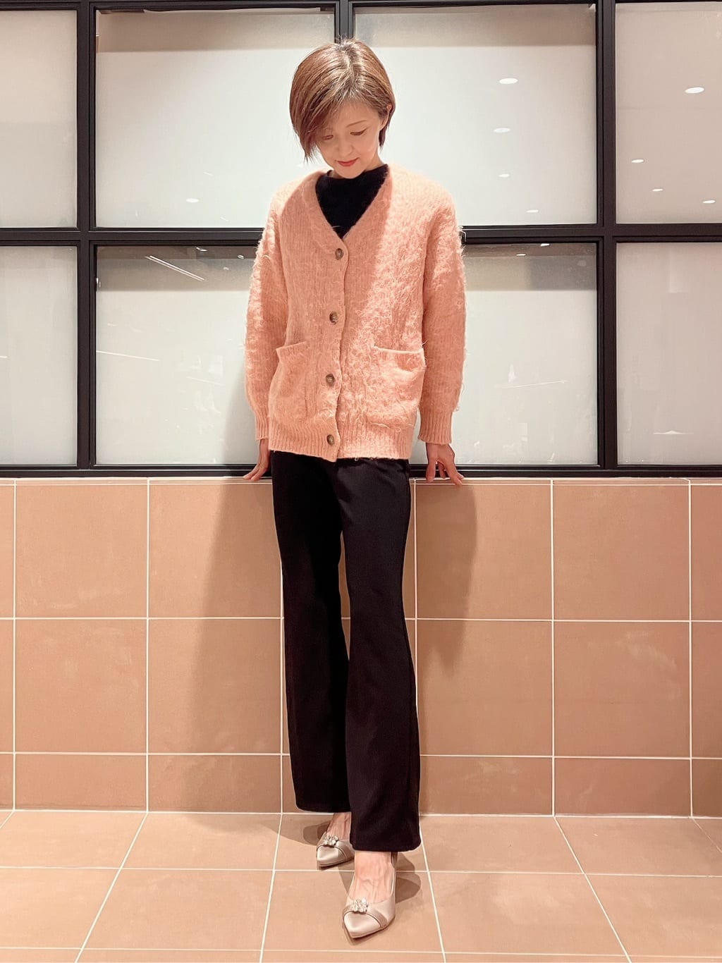 Ｋさんの「ESPERANZA｜【12時間パンプス】約7．5cm／ビジューベルト パーティ-結婚式に最適」を使ったコーディネート