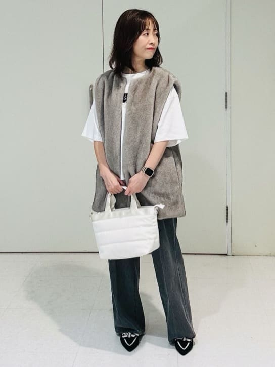 makiさんの「UNTITLED｜【コットン100/ゆったり/ショート丈/洗える】ベロアロゴTシャツ」を使ったコーディネート