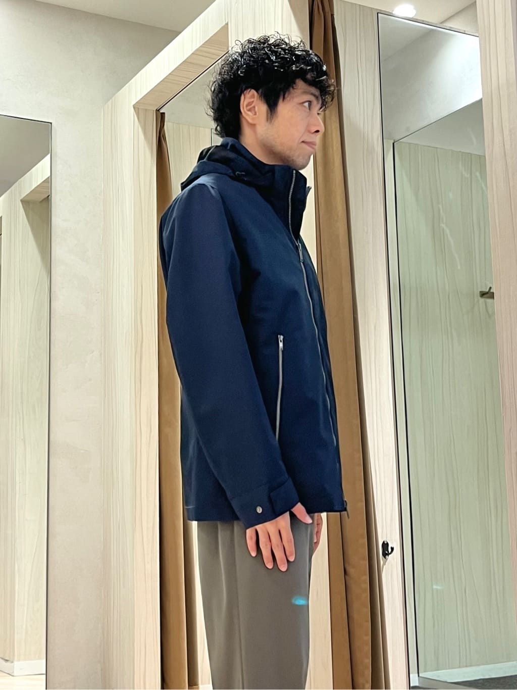 URAさんの「TAKEO KIKUCHI｜【抗菌防臭/シーズンレス】シアサッカーギンガムチェック ストレッチシャツ」を使ったコーディネート