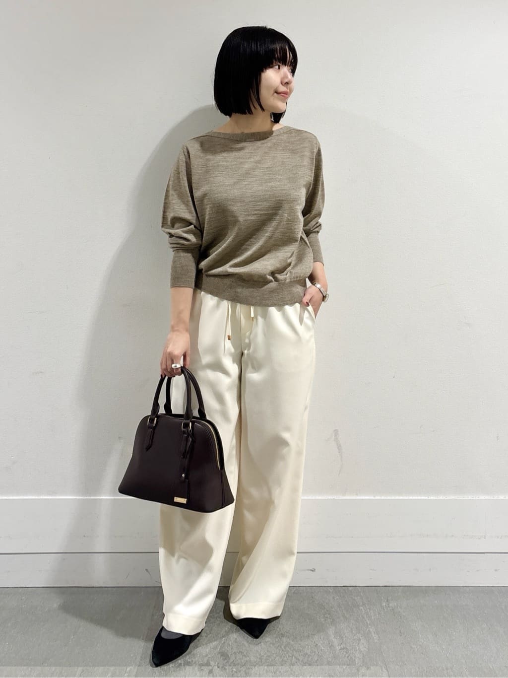 モエカさんの「UNTITLED｜【アンサンブル可/洗える】シルクウールカシミヤ ドルマンスリーブニット」を使ったコーディネート