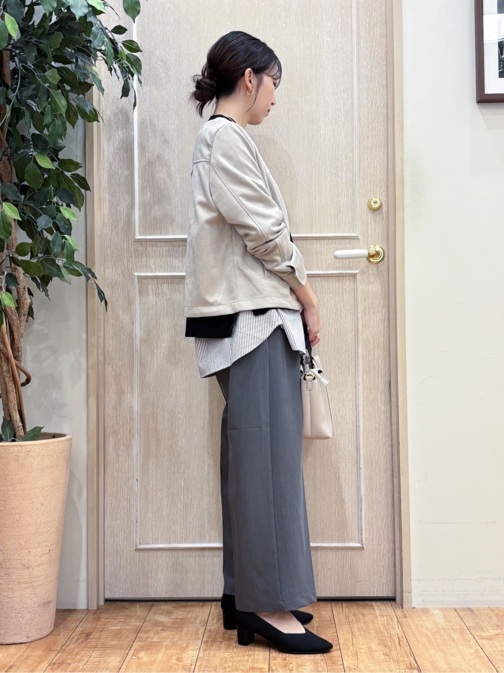 なみさんの「SHOO･LA･RUE｜【洗濯機可/S-LL】すっきり上品きれい見え タックワイドパンツ」を使ったコーディネート