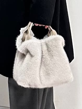 みなこさんの「UNTITLED｜【洗える/ウエスト後ろゴム】ウール混　タックワイドパンツ」を使ったコーディネート
