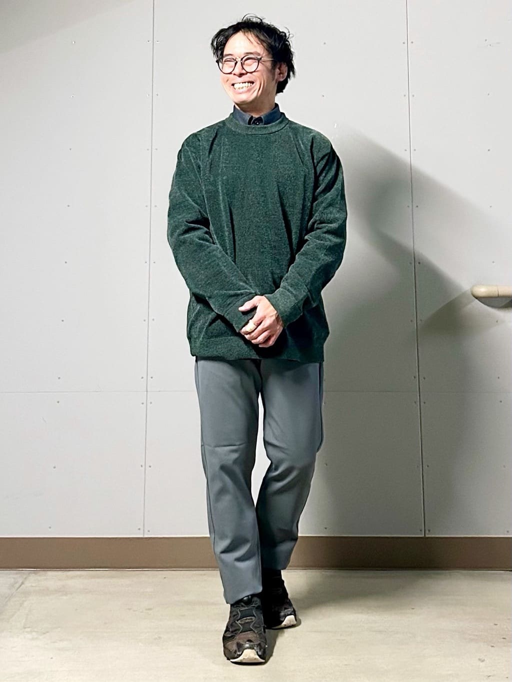 KENJI Iさんの「THE SHOP TK｜【触れるたびに心地良い】ライトモールニット　洗濯機OK/ユニセックスでおすすめ！」を使ったコーディネート