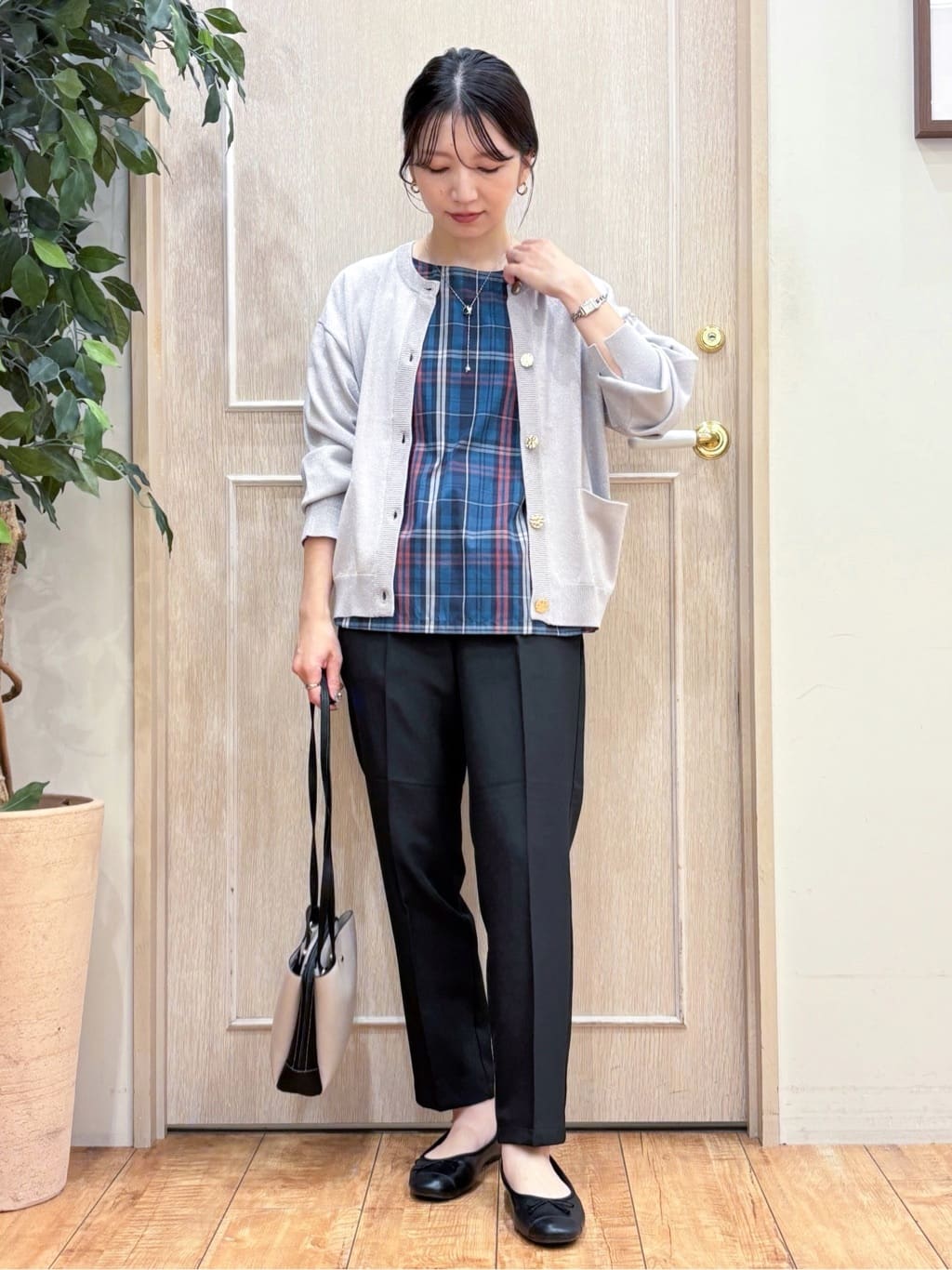 なみさんの「SHOO･LA･RUE｜【S-LL/5分袖】お袖タックできれいに魅せる 大人のチェックブラウス」を使ったコーディネート