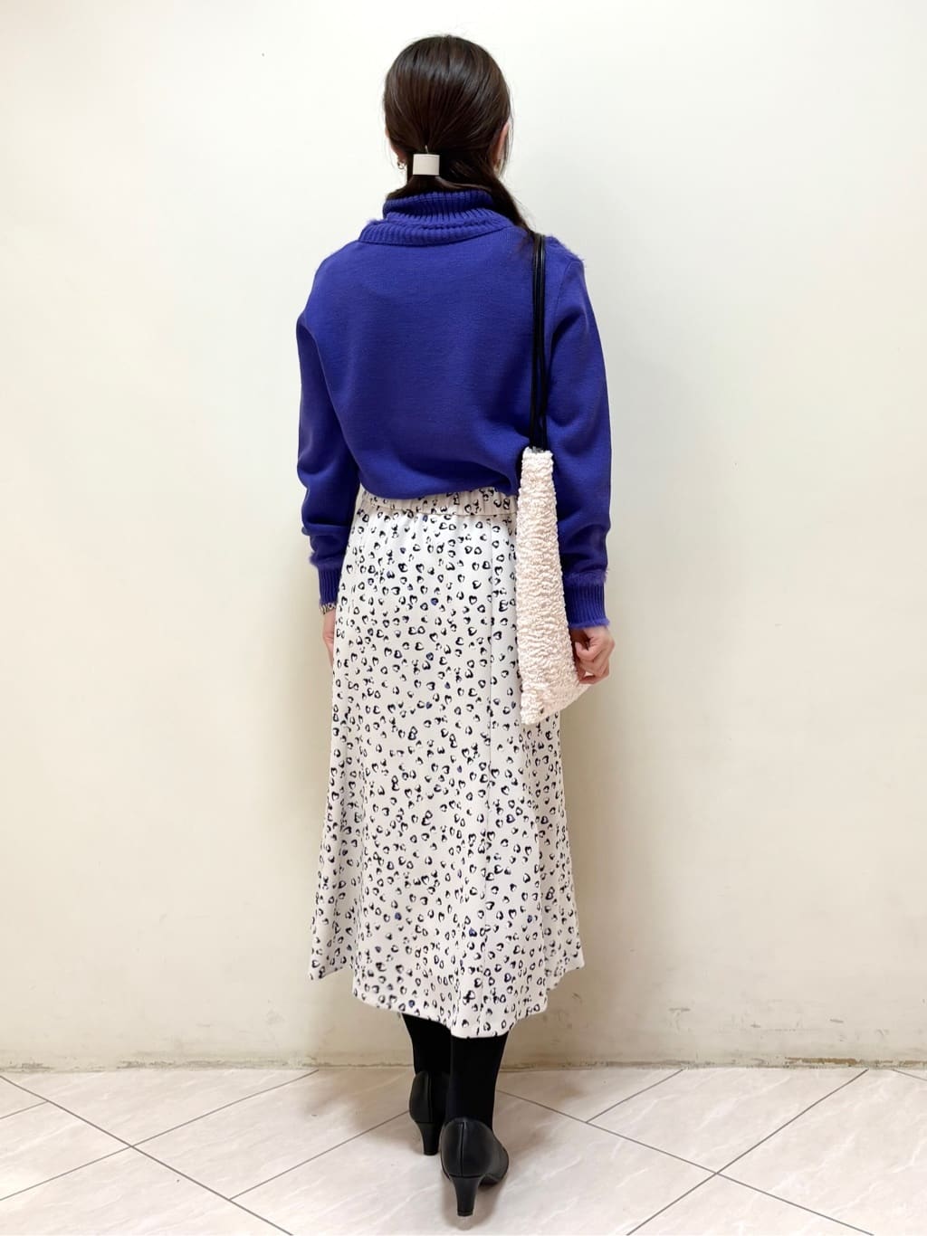 mikiさんの「Reflect｜【ほんのりラメ感◎】ふわふわフェザーヤーンハイネックニット」を使ったコーディネート