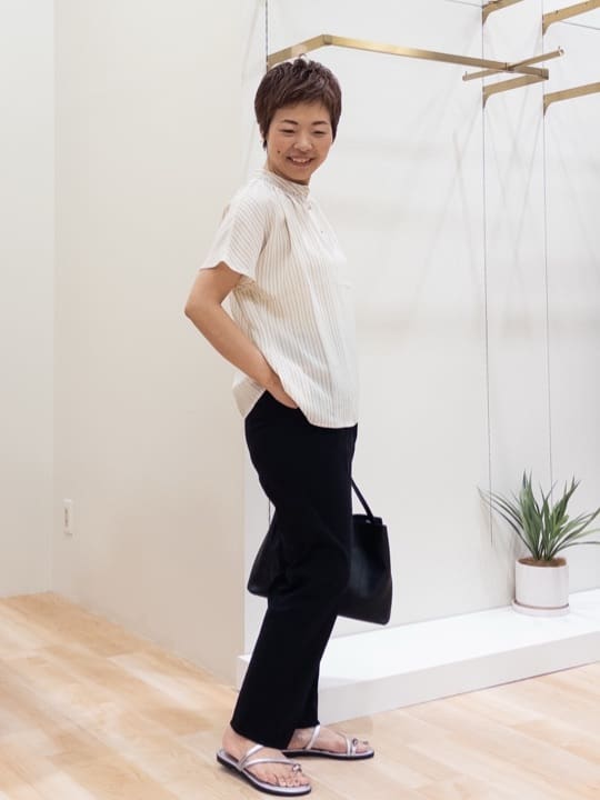 シュウコさんの「grove｜キレイも動きやすさも　美脚見えハイパーストレッチパンツ」を使ったコーディネート