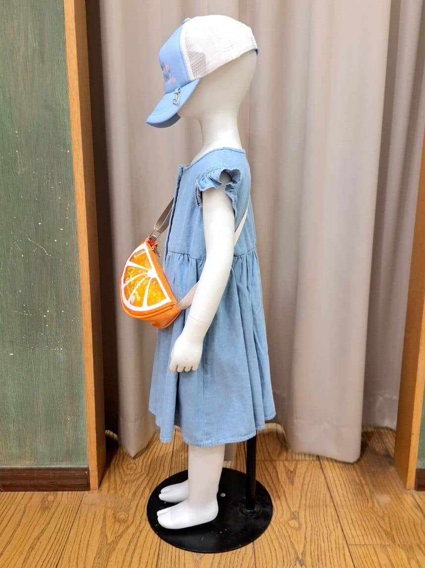 haruさんの「SHOO･LA･RUE｜【100-150cm/ひんやり】ハートボタンデニムワンピース」を使ったコーディネート
