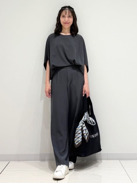 kayoさんの「INDIVI｜【体型カバー/SETUP可能】ジョーゼット　ドルマンブラウス」を使ったコーディネート