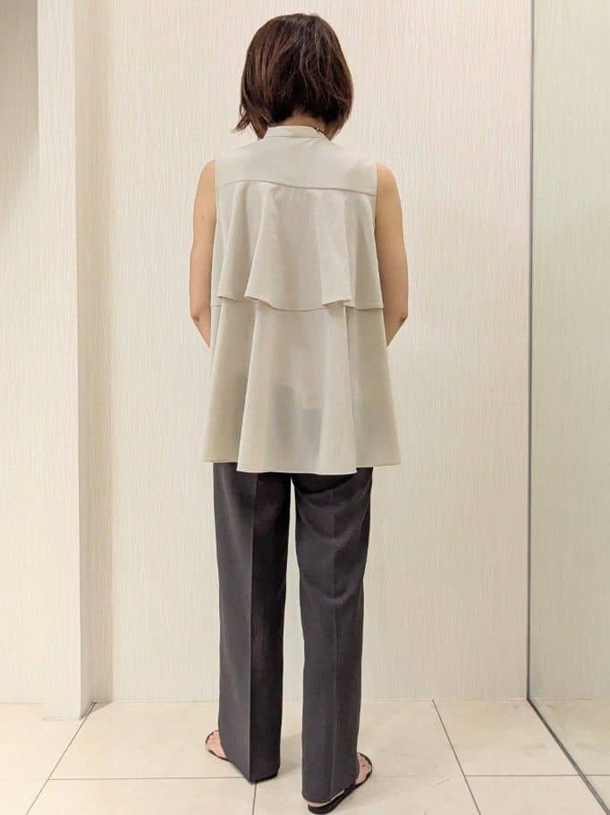 u-macoさんの「UNTITLED｜【接触冷感/吸水速乾】フレアバックシャンブラウス」を使ったコーディネート