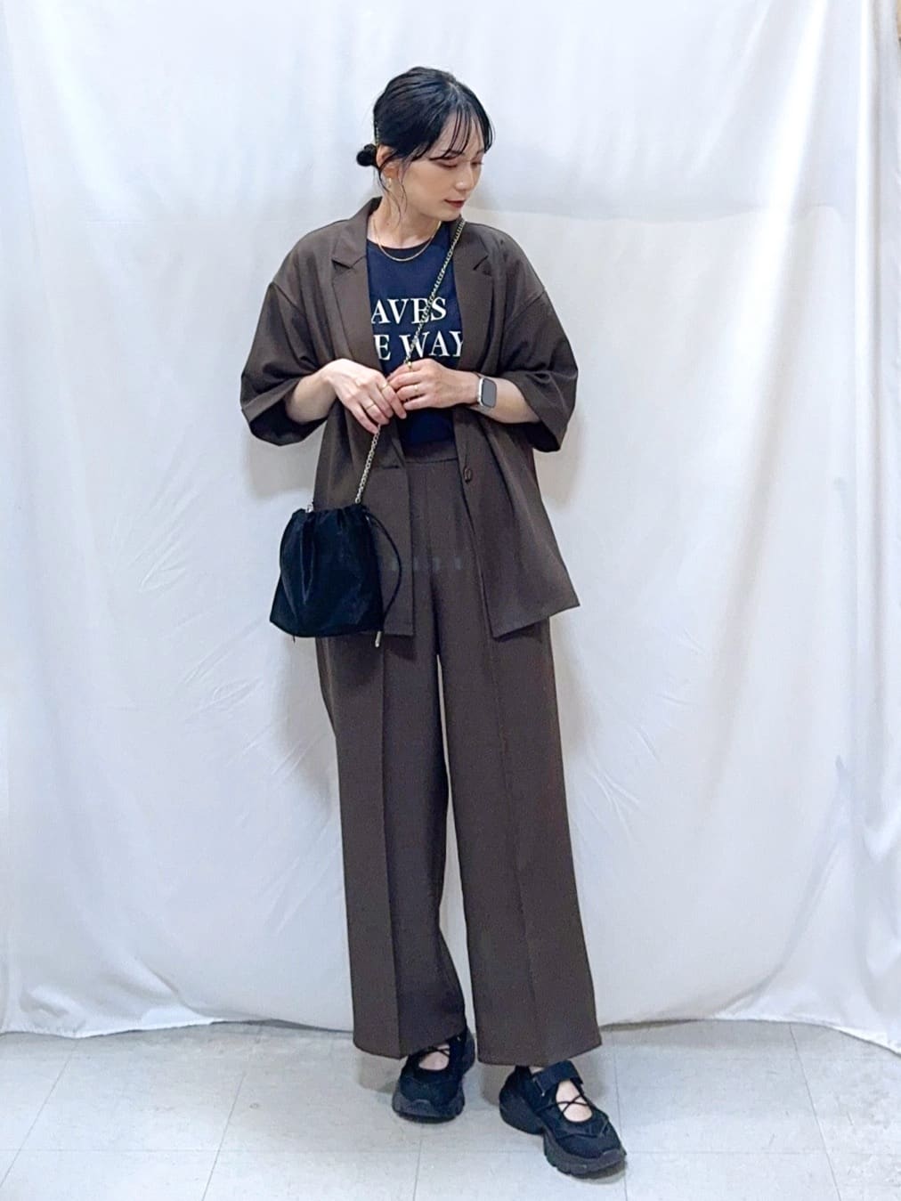 𝐇𝐢𝐫𝐨𝐦𝐢さんの「SHOO･LA･RUE｜【セットアップ可/洗濯後しわになりにくい】5分袖テーラードジャケット」を使ったコーディネート