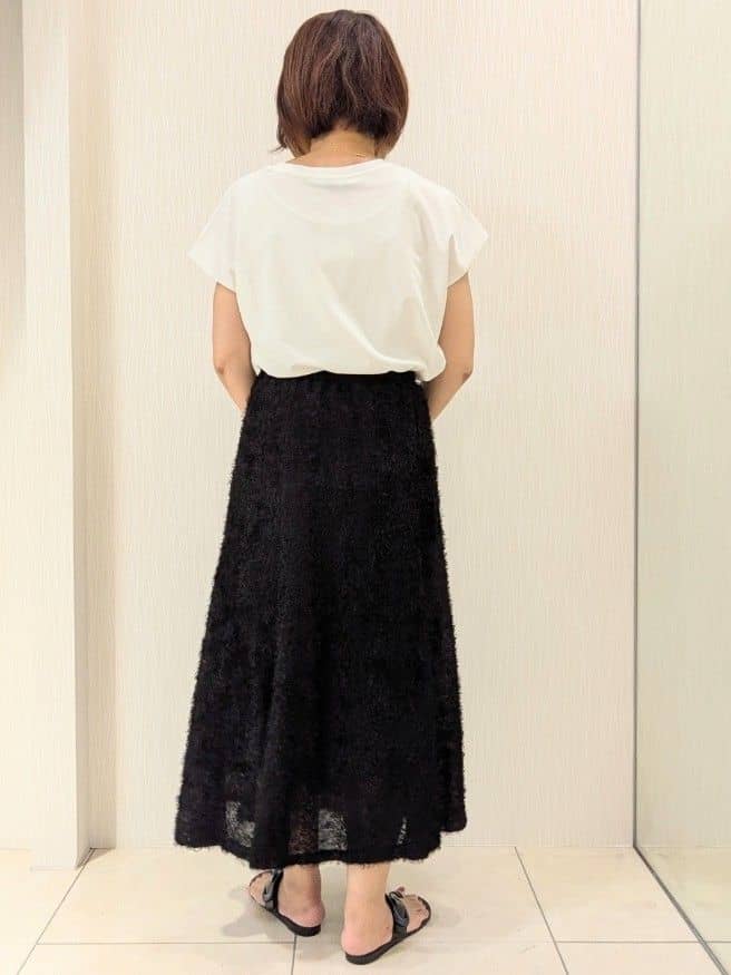 u-macoさんの「UNTITLED｜【セットアップ可/後ろウエストゴム】フェザーマーメイドスカート」を使ったコーディネート