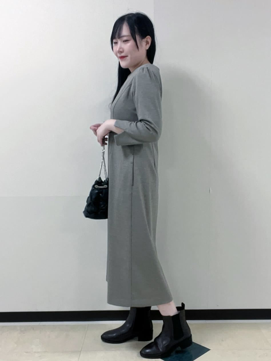 Hitomiさんの「index｜ストレッチキーネックワンピース【洗濯機OK／イージーアイロン】」を使ったコーディネート