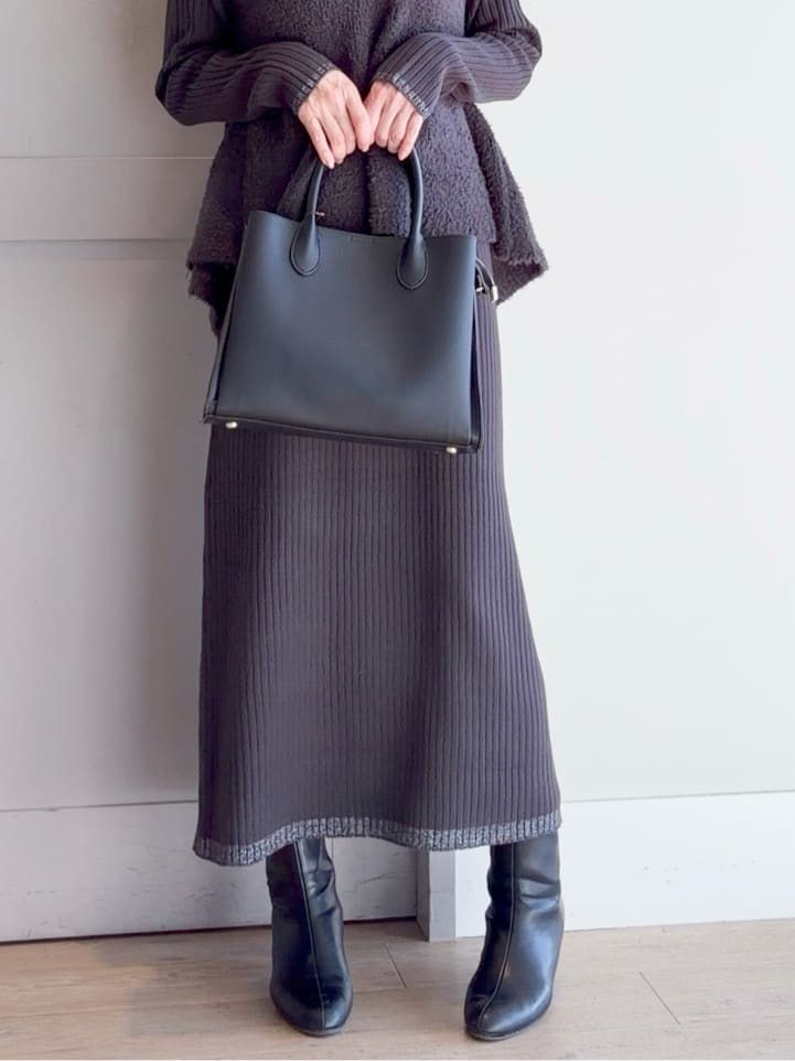 yamakoさんの「grove｜【2点SET/体型カバー】一枚で決まる、ペプラムベスト&times;ニットワンピース」を使ったコーディネート