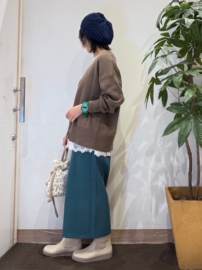 misakiさんの「SHOO･LA･RUE｜【洗える/毛玉レス】表面がきれいなVネックカーディガン」を使ったコーディネート