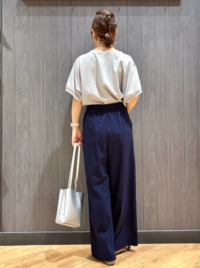 meiさんの「SHOO･LA･RUE｜【ひんやり/洗濯後しわになりにくい】リブ切り替えドルマンブラウス」を使ったコーディネート