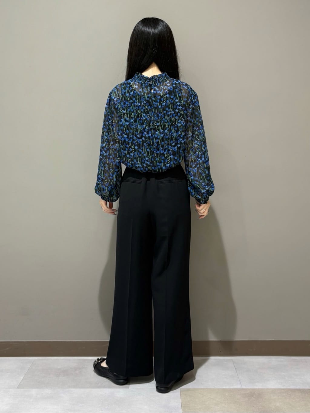KEIKOさんの「INDIVI｜【秋映え柄/セットアップ可能】フラワーシフォンブラウス」を使ったコーディネート