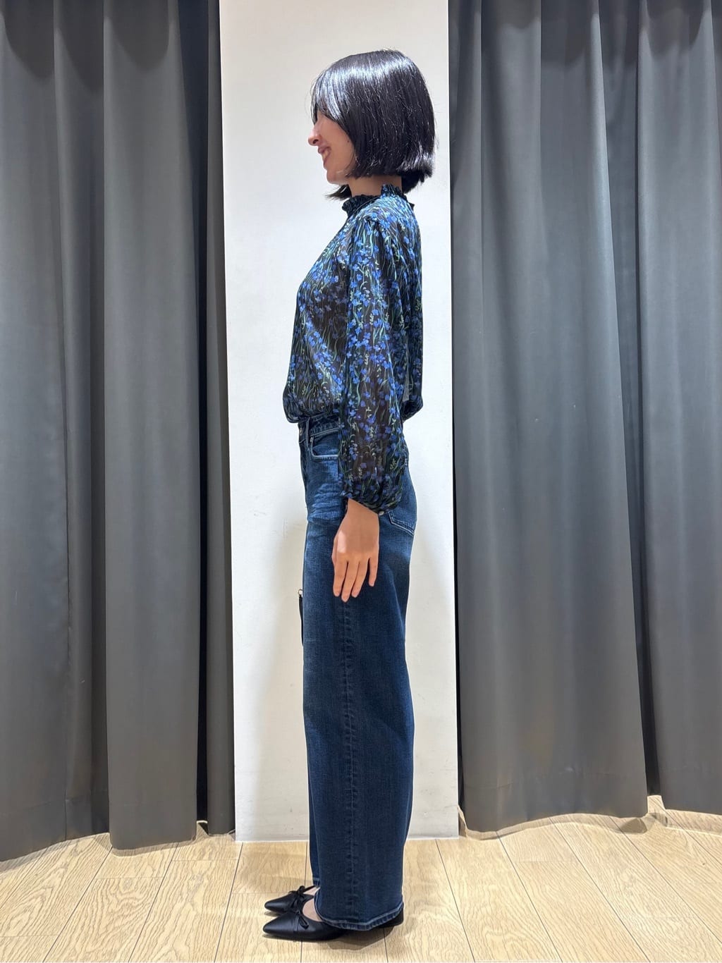 Yoshimiさんの「INDIVI｜【秋映え柄/セットアップ可能】フラワーシフォンブラウス」を使ったコーディネート