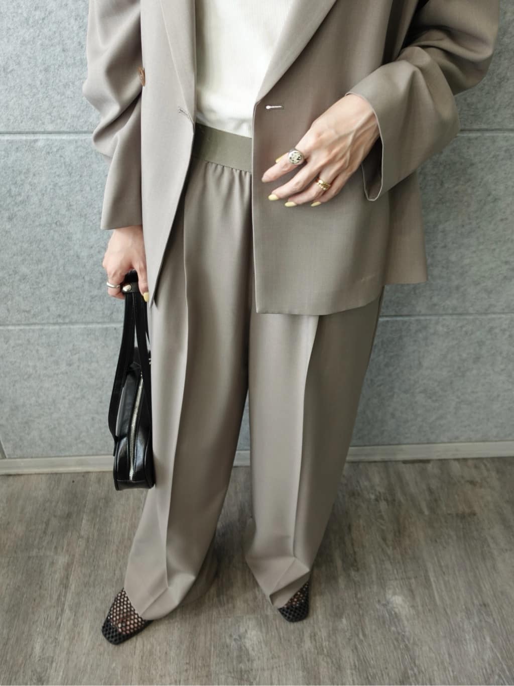 mitsukiさんの「INDIVI｜Comfy SET UP｜イージーストレートワイドパンツ【セットアップ対応／通勤/カセット服】」を使ったコーディネート
