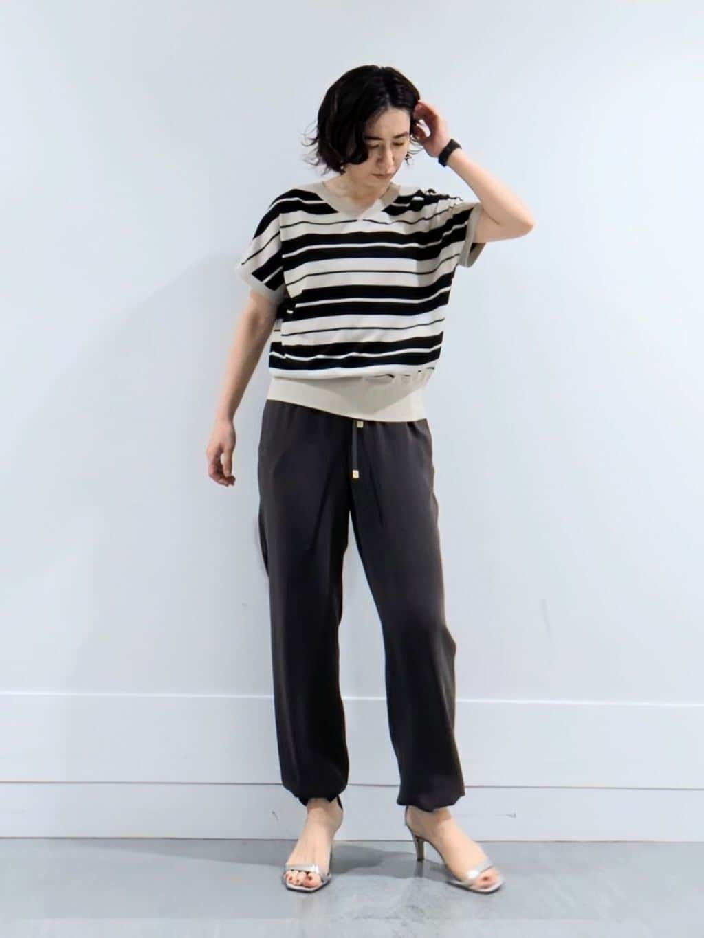 ミズタさんの「UNTITLED｜【洗える/前後2WAY】ネックプルオーバーニット」を使ったコーディネート