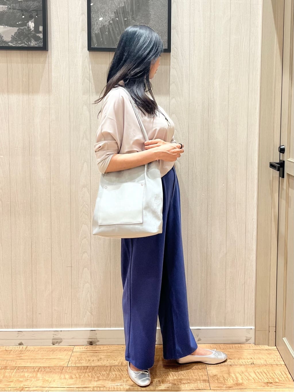 youさんの「SHOO･LA･RUE｜【S-LL/ストレッチ】脚のラインを拾いにくい スマートワイドパンツ」を使ったコーディネート