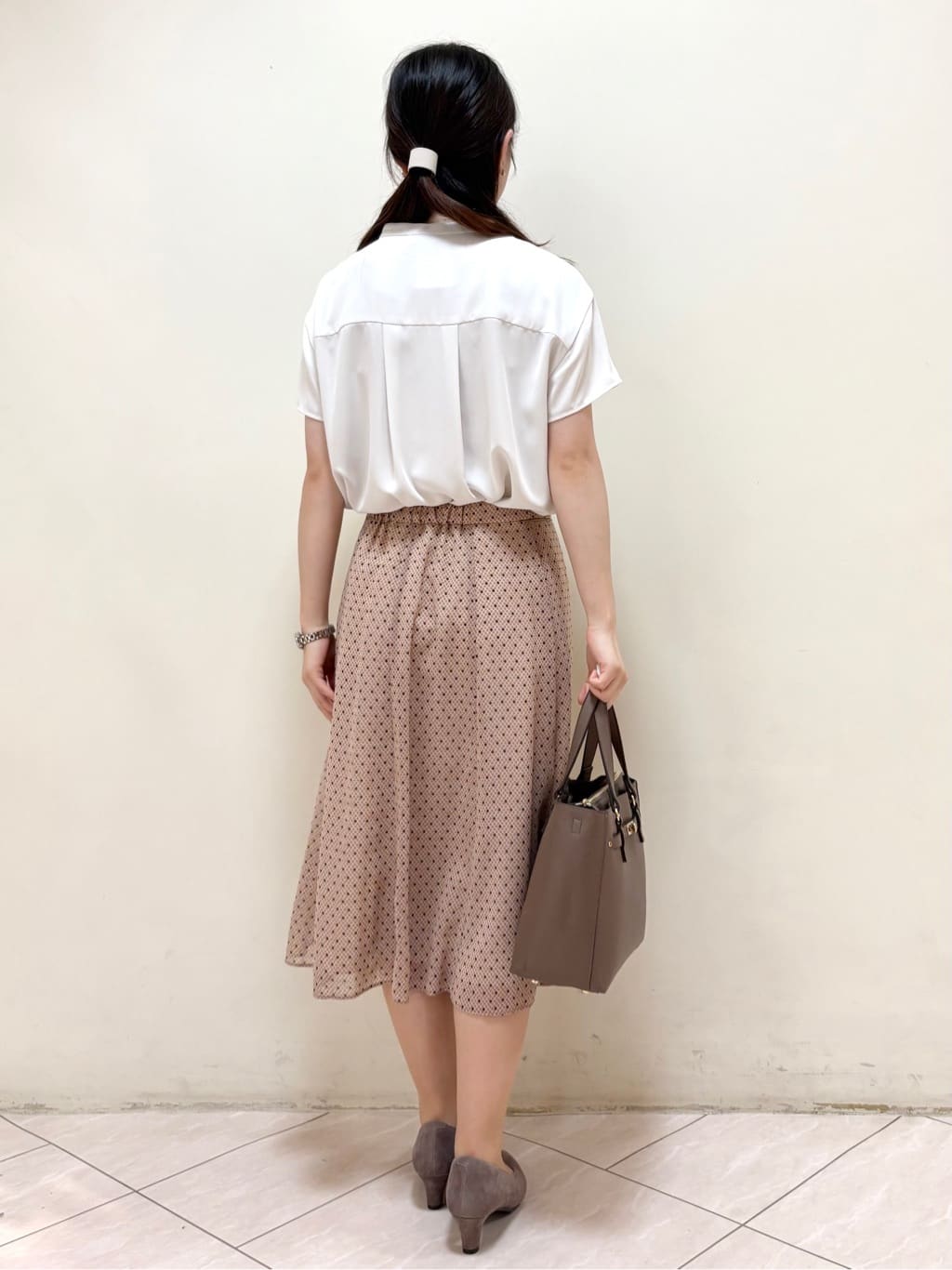 mikiさんの「Reflect｜【インナーに◎／すっきり見え！長め丈】タックデティールブラウス」を使ったコーディネート
