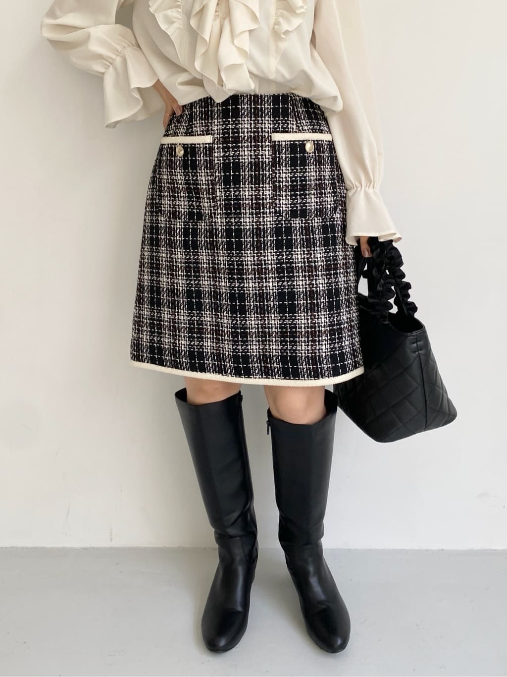 みさかさんの「index｜フリルデザインスキッパーブラウス【洗濯機OK／イージーアイロン】」を使ったコーディネート