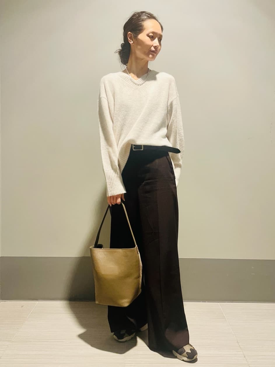 Annさんの「DRESSTERIOR｜アルパカブレンドVネックニット」を使ったコーディネート