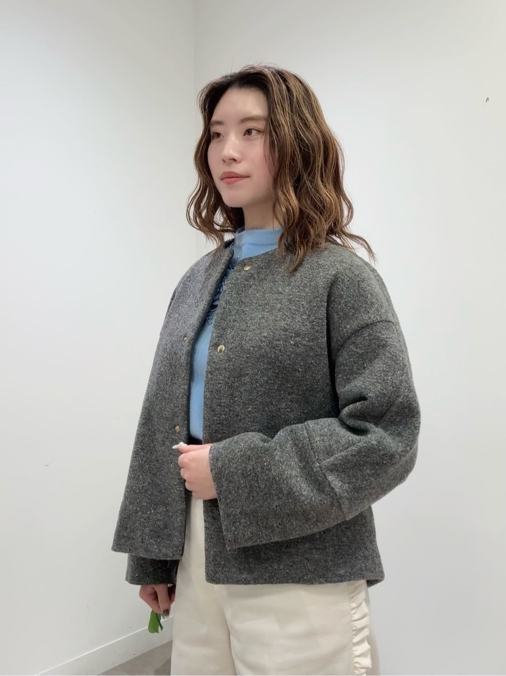 Suma Una本部スタッフさんの「SunaUna｜【ショート丈】ノーカラーライトアウター」を使ったコーディネート