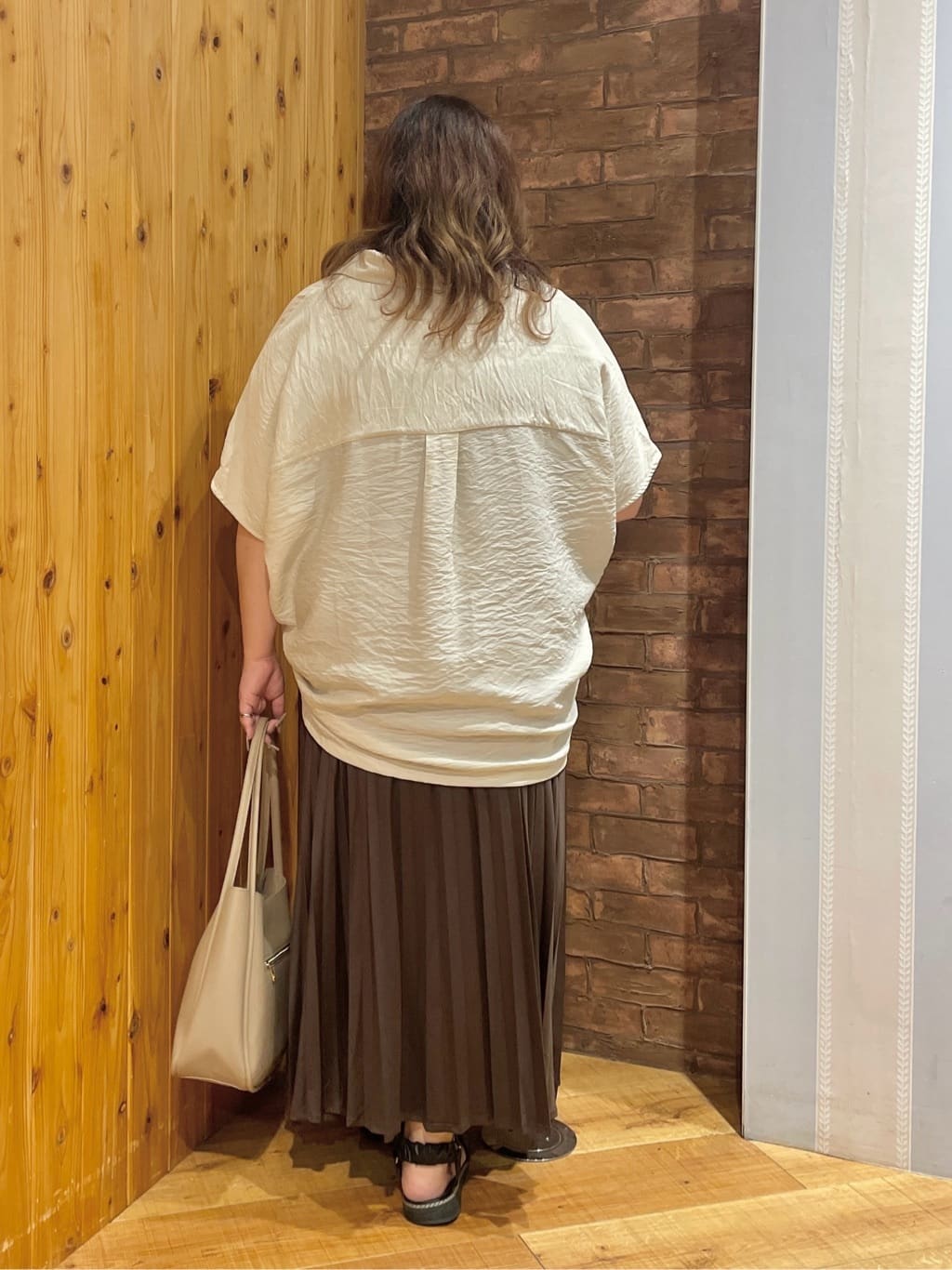Risaさんの「SHOO･LA･RUE｜【洗える/S-LL/5分袖】1枚でも羽織としても。さらさらドレープシャツ」を使ったコーディネート