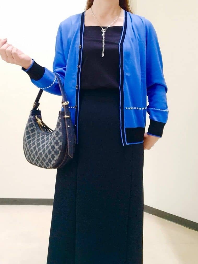 花さんの「Reflect｜【WEB先行カラーあり／手洗い可／アンサンブル可】バイカラーカーディガン」を使ったコーディネート