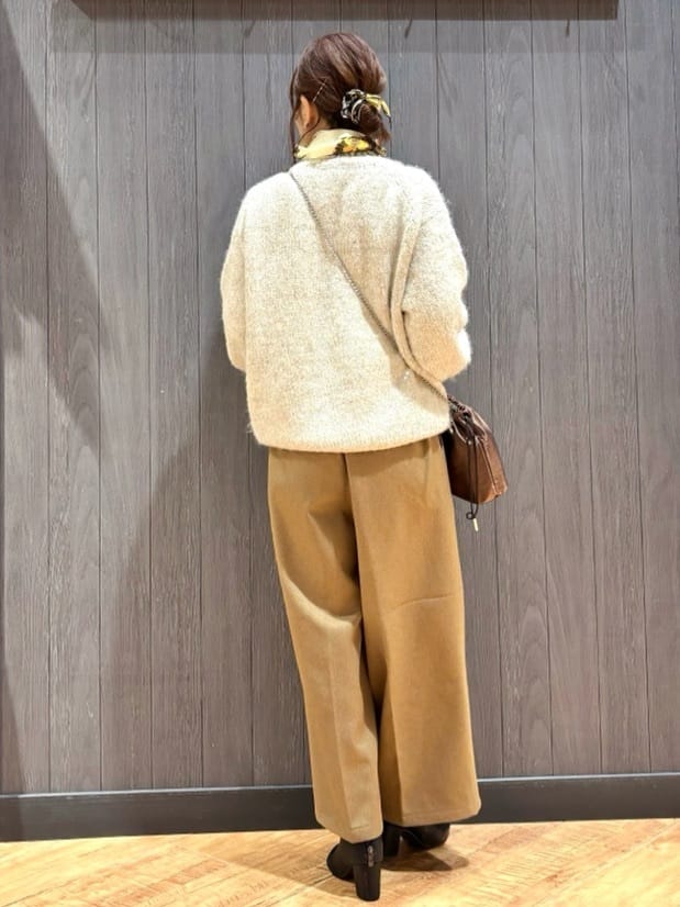 meiさんの「SHOO･LA･RUE｜【洗濯機可/S-LL】上品にキラリと華やぐ スパンコールニット」を使ったコーディネート