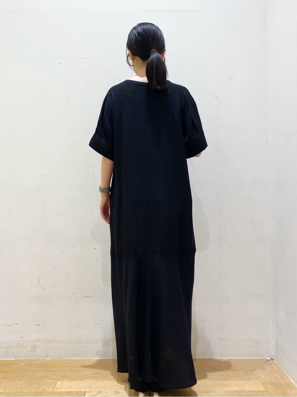 みなみさんの「OPAQUE.CLIP｜レーヨン麻キーネックワンピース【洗える】」を使ったコーディネート