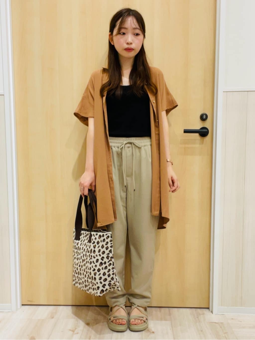 minamiさんの「SHOO･LA･RUE｜【S-LL/体型カバー】さらりとしたタッチが心地よい バックギャザーブラウス」を使ったコーディネート