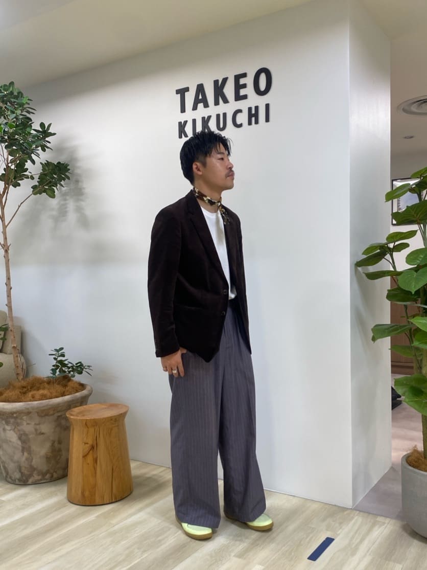 石井友也さんの「TAKEO KIKUCHI｜【Sサイズ～】ストレッチコーデュロイ ジャケット」を使ったコーディネート