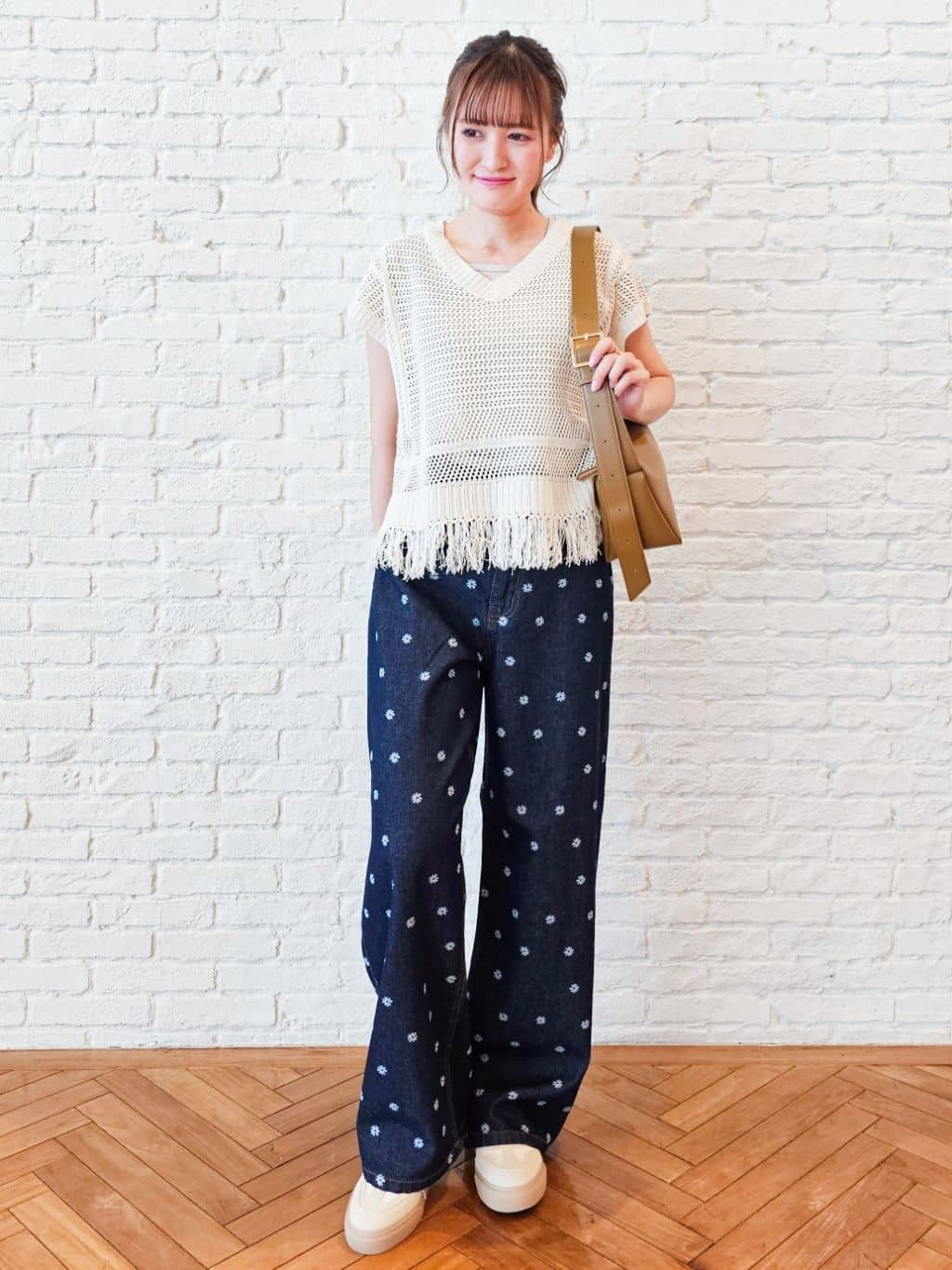 ゆゆさんの「SHOO･LA･RUE｜【S-LL】裾フリンジマクラメVネックニット」を使ったコーディネート
