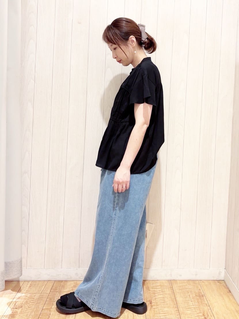 あいこさんの「SHOO･LA･RUE｜【セットアップ可/S-LL】リボン付き イージーワイドデニムパンツ」を使ったコーディネート