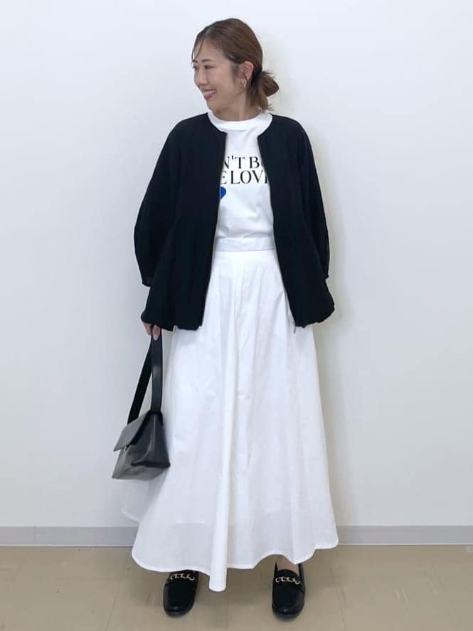 Akiさんの「OPAQUE.CLIP｜シアーバルーンペプラムブルゾン【洗える】」を使ったコーディネート