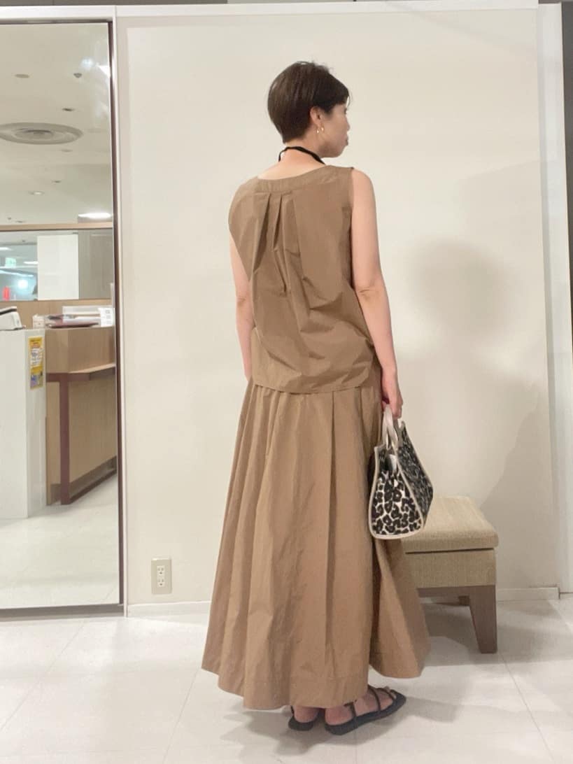 IWAMOさんの「UNTITLED｜【2WAY/セットアップ可/ノースリーブ/前ボタン】ファブリカブラウス」を使ったコーディネート