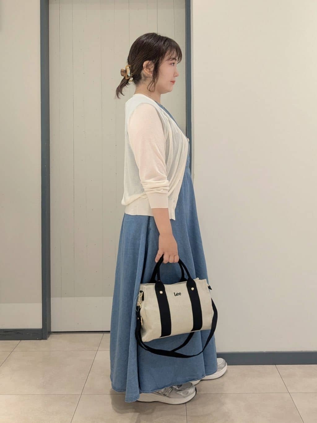 yukikaさんの「grove｜さっと二の腕カバー　大人な抜け感シアーラグランVネックカーデ」を使ったコーディネート