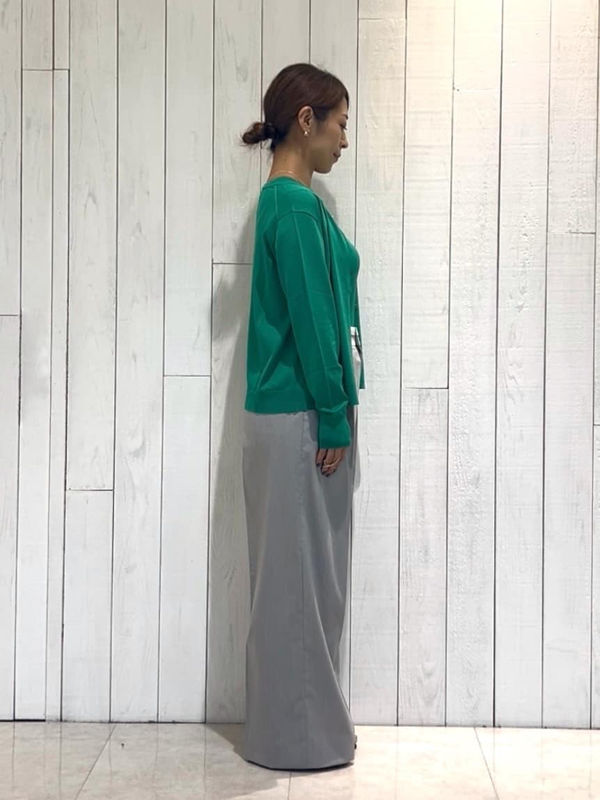 𝑹𝑶𝑴𝑰さんの「INDIVI｜【通年活躍！／アンサンブル可能】クルーネックカーディガン」を使ったコーディネート