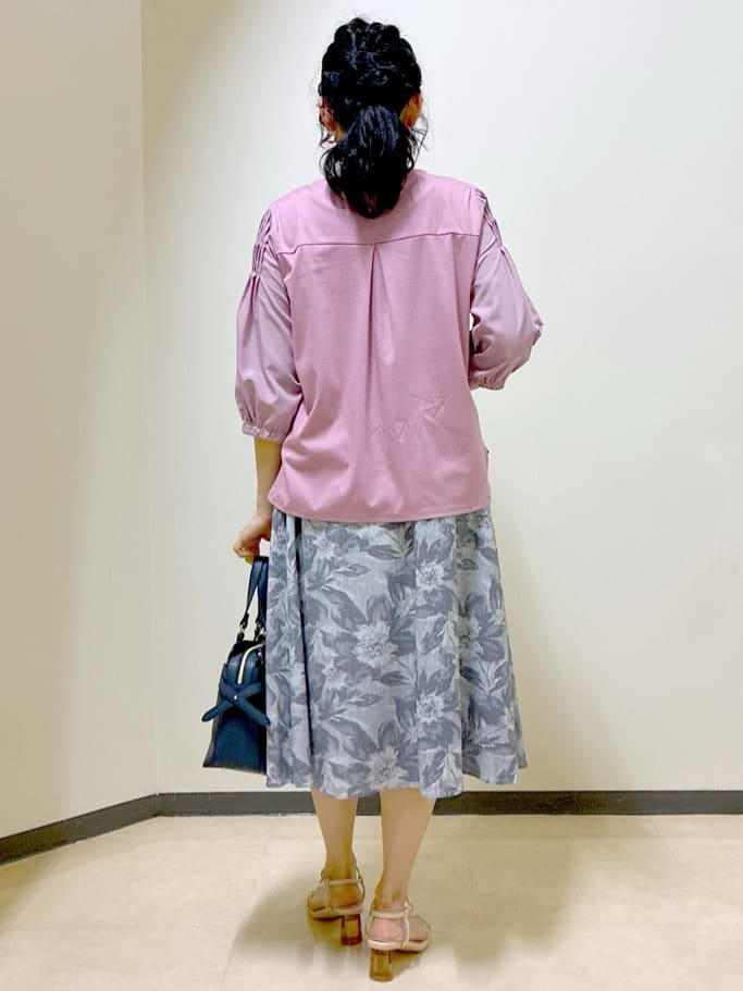  beni_gingerさんの「Reflect｜◆【スカートにもパンツにも合わせやすい】キレイめTブラウス」を使ったコーディネート