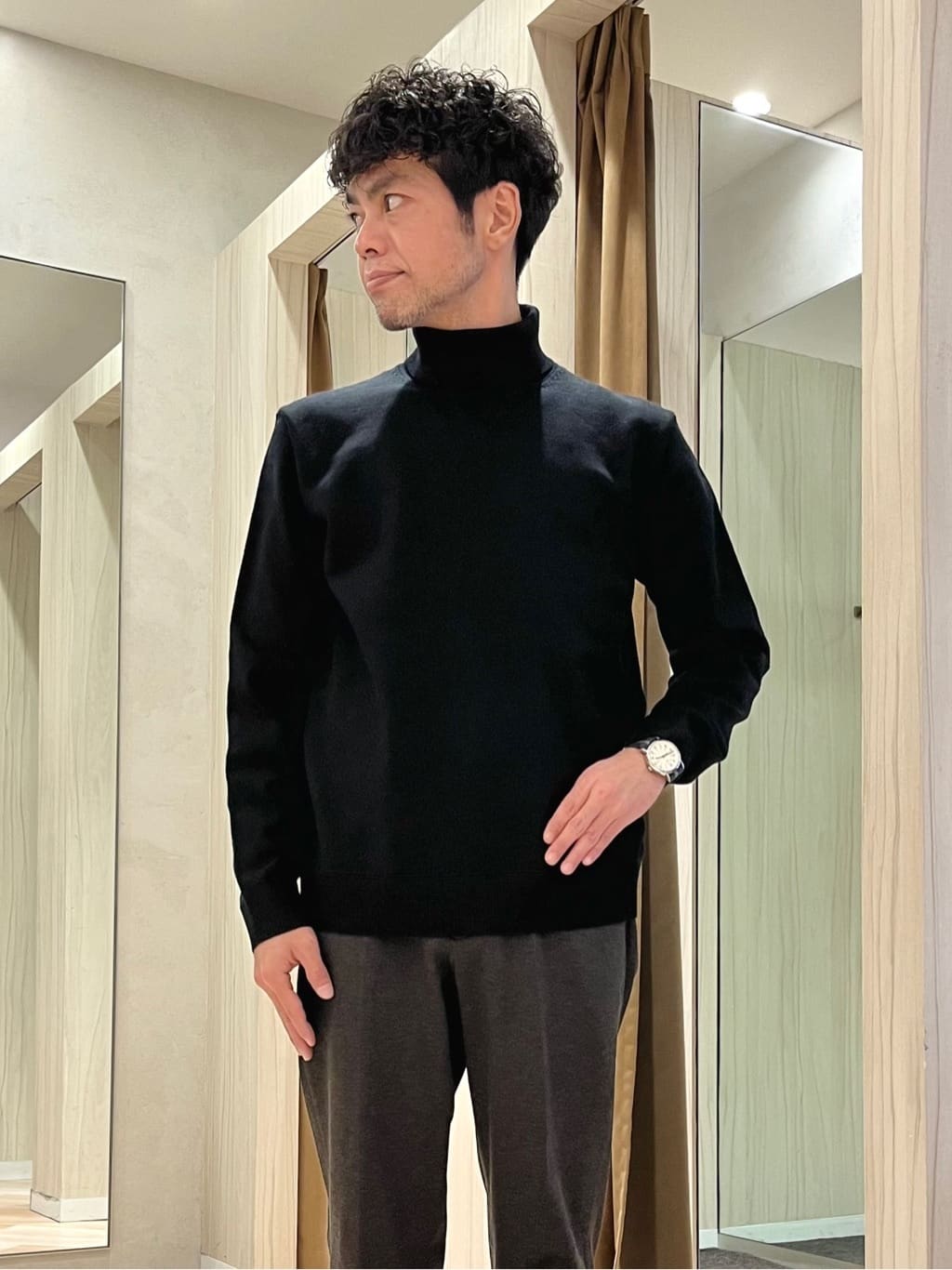 URAさんの「TAKEO KIKUCHI｜アンチピリング タートルネック ニット」を使ったコーディネート