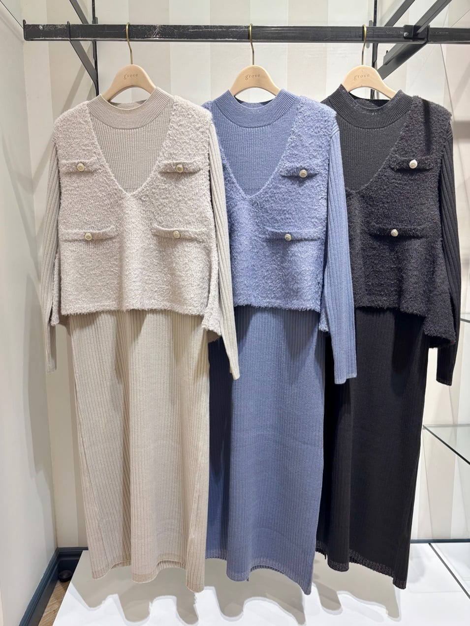 kikiさんの「grove｜【2点SET/体型カバー】一枚で決まる、ペプラムベスト&times;ニットワンピース」を使ったコーディネート