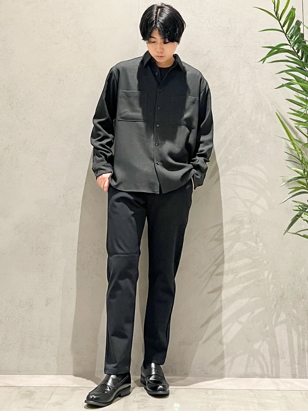 SHI-MAさんの「THE SHOP TK｜リンクスジオメトリック長袖Tシャツ【サスティナブル素材使用/洗濯機OK】」を使ったコーディネート