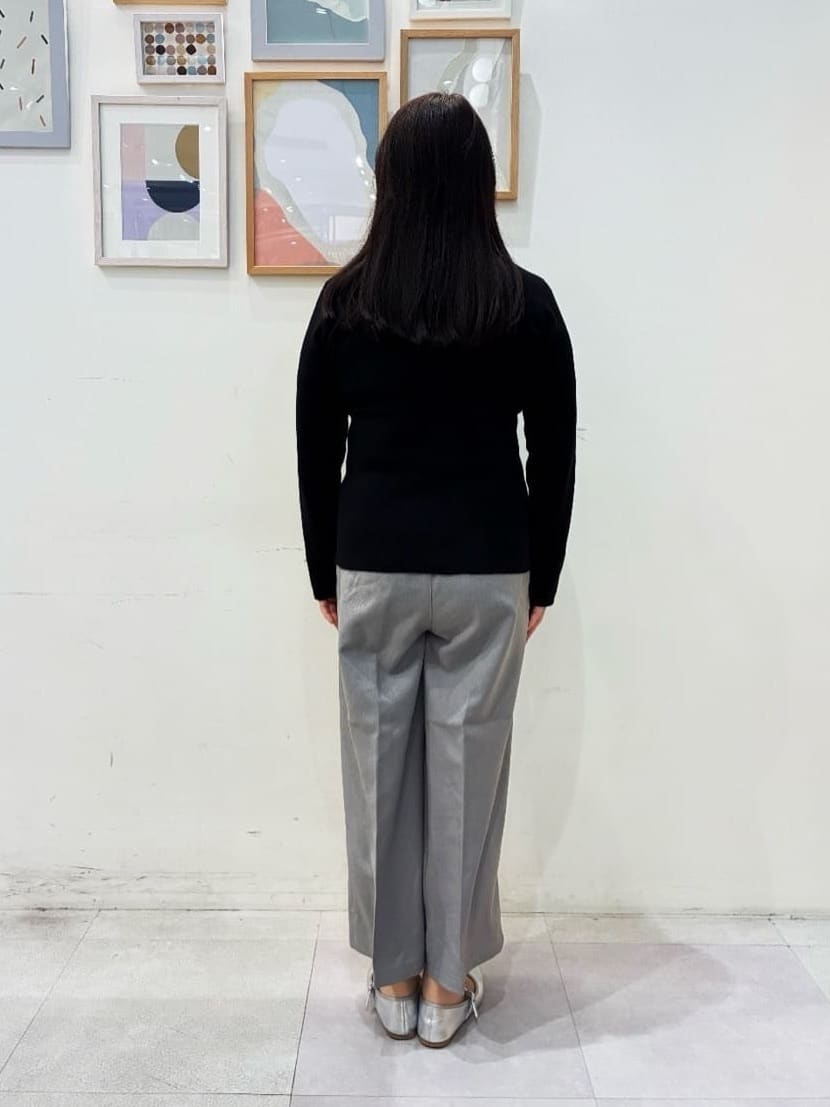 vanseさんの「SHOO･LA･RUE｜【洗濯機可/S-LL】スカラップネックが上品な ビジュー付きニット」を使ったコーディネート