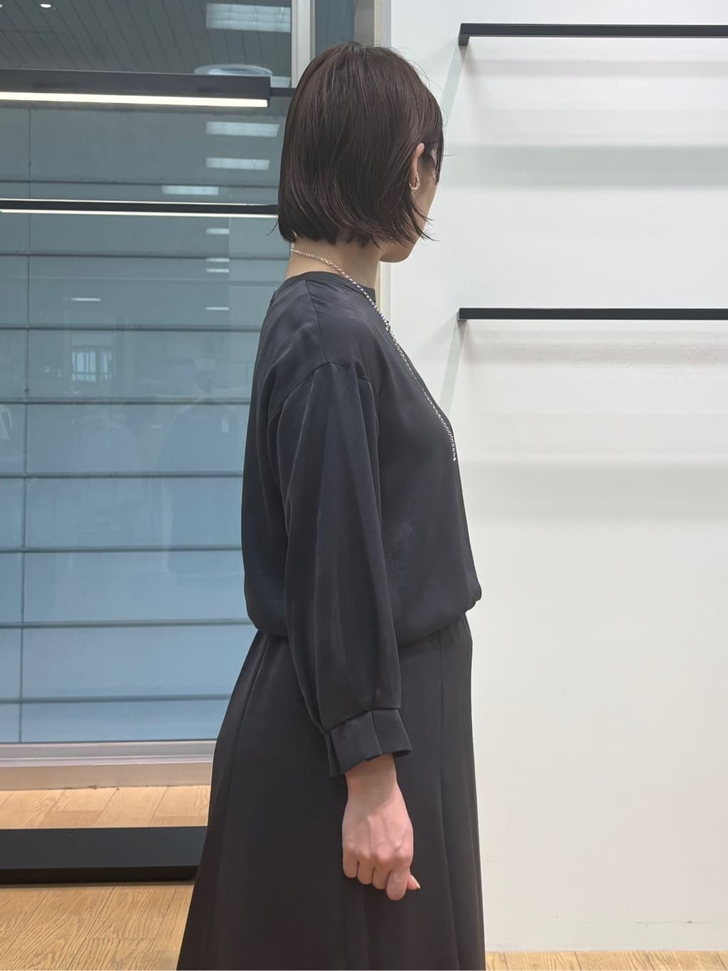 asamiさんの「INDIVI｜【セットアップ可能】スエード調サテンブラウス」を使ったコーディネート